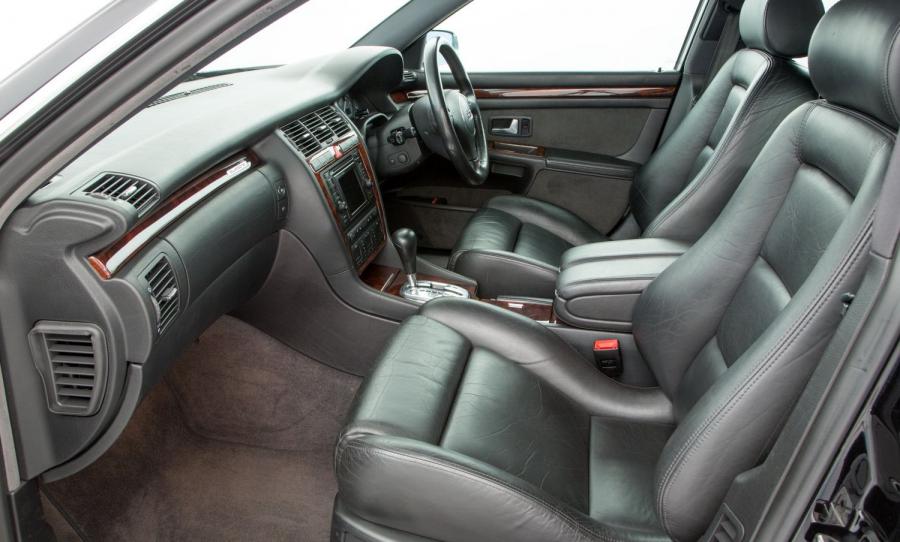 Интерьер Audi S8 (D2) 1999 года  (UK) (фото 3 из 39)